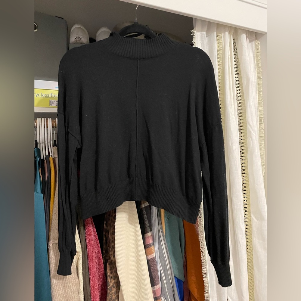 women’s thin sweater/long sleeve